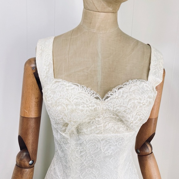 Lilli Diamond Lace Dress - Picture 6 of 13